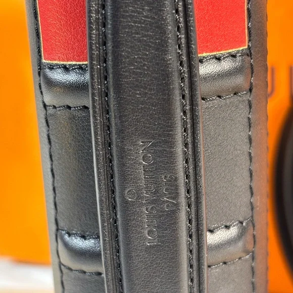 Louis Vuitton Reverse Book Woc Sold - Picture 5 of 16